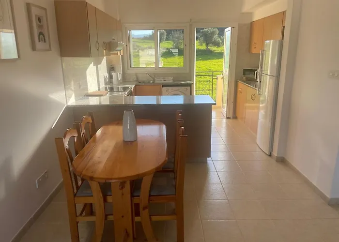 Polis Mountain And Sea View Apartment